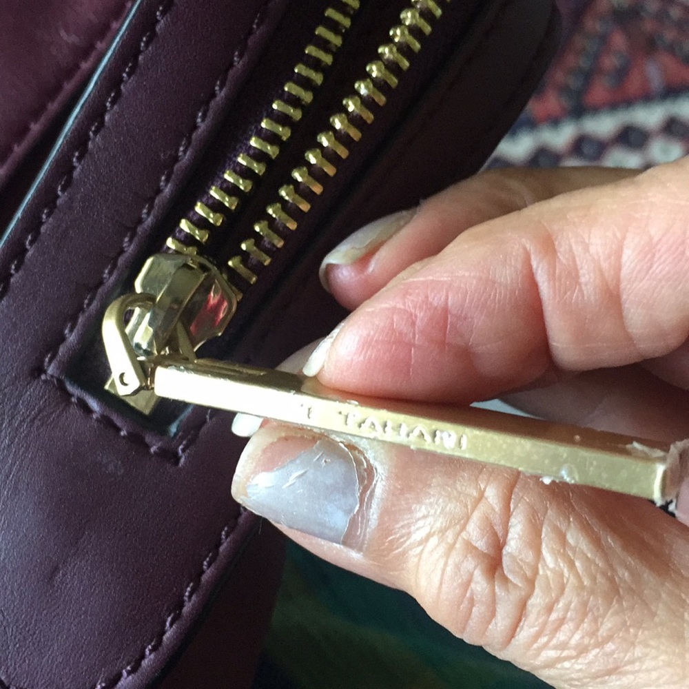 Tahari satchel genuine leather - Picture 8 of 8